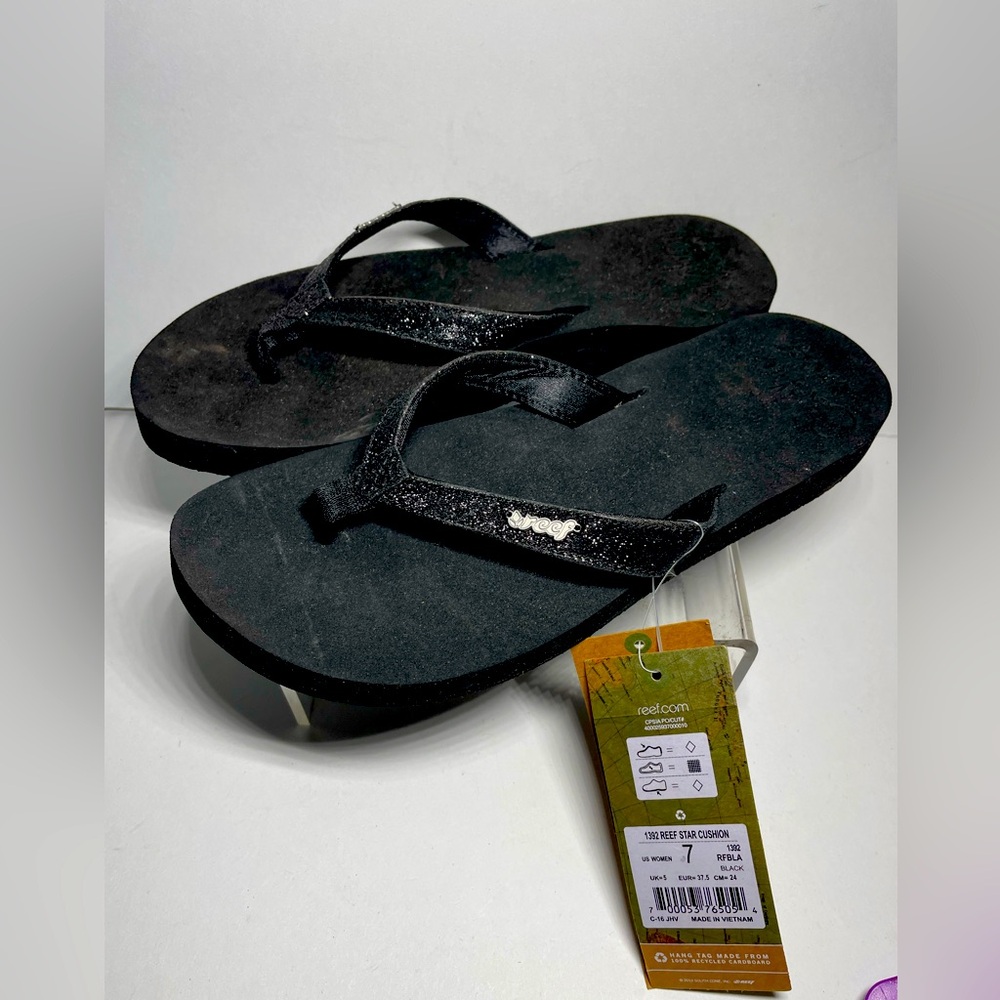 NWT Reef “Star Cushion” Flip Flop Sandals Black W7